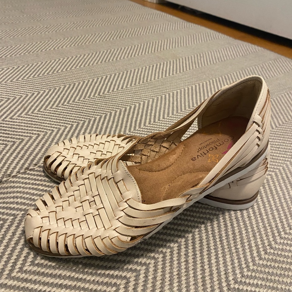 Comfortiva Women's Beige Woven Loafers
